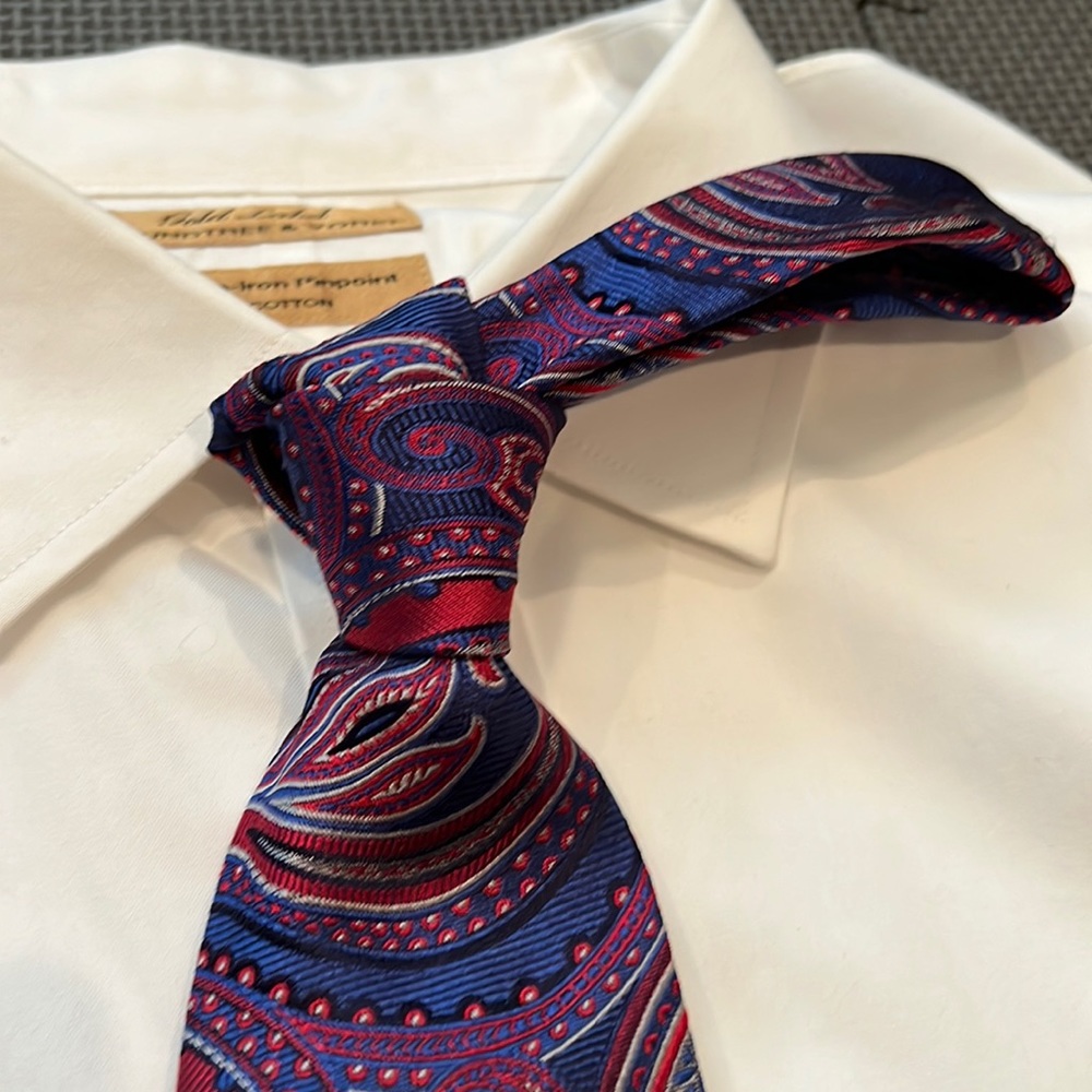 Paul Fredrick red and blue paisley tie EUC